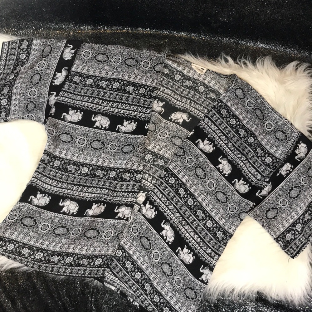 Elephant patterned L.A. Hearts Kimono